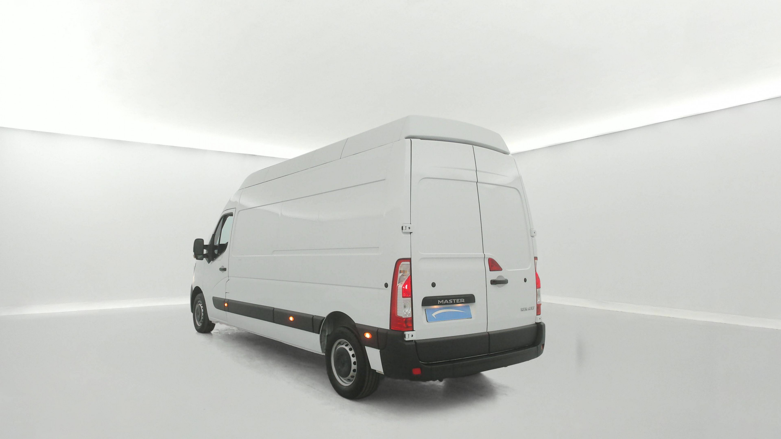 Vente en ligne Renault Master Fourgon MASTER FGN TRAC F3500 L3H3 BLUE DCI 135 au prix de 28 990 €