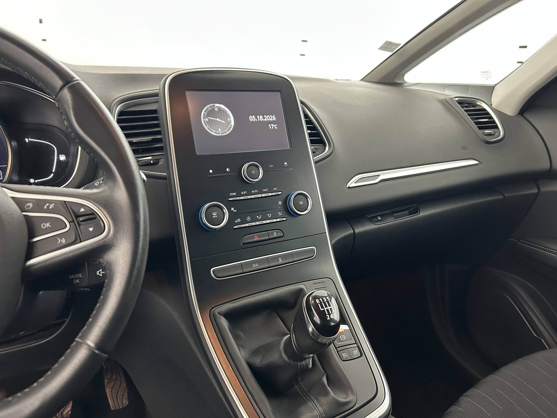 Vente en ligne Renault Scenic 4 Scenic TCe 115 FAP au prix de 13 390 €