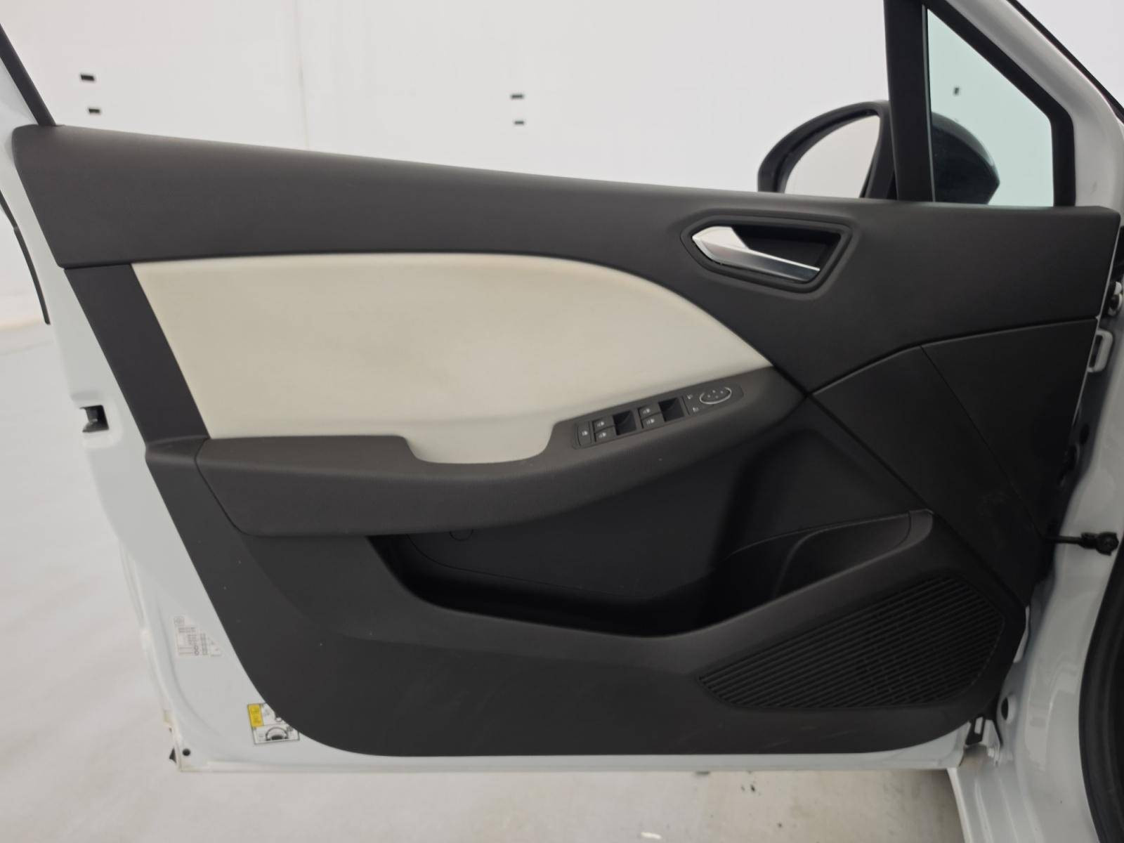 Vente en ligne Renault Clio 5 Clio TCe 90 au prix de 14 800 €