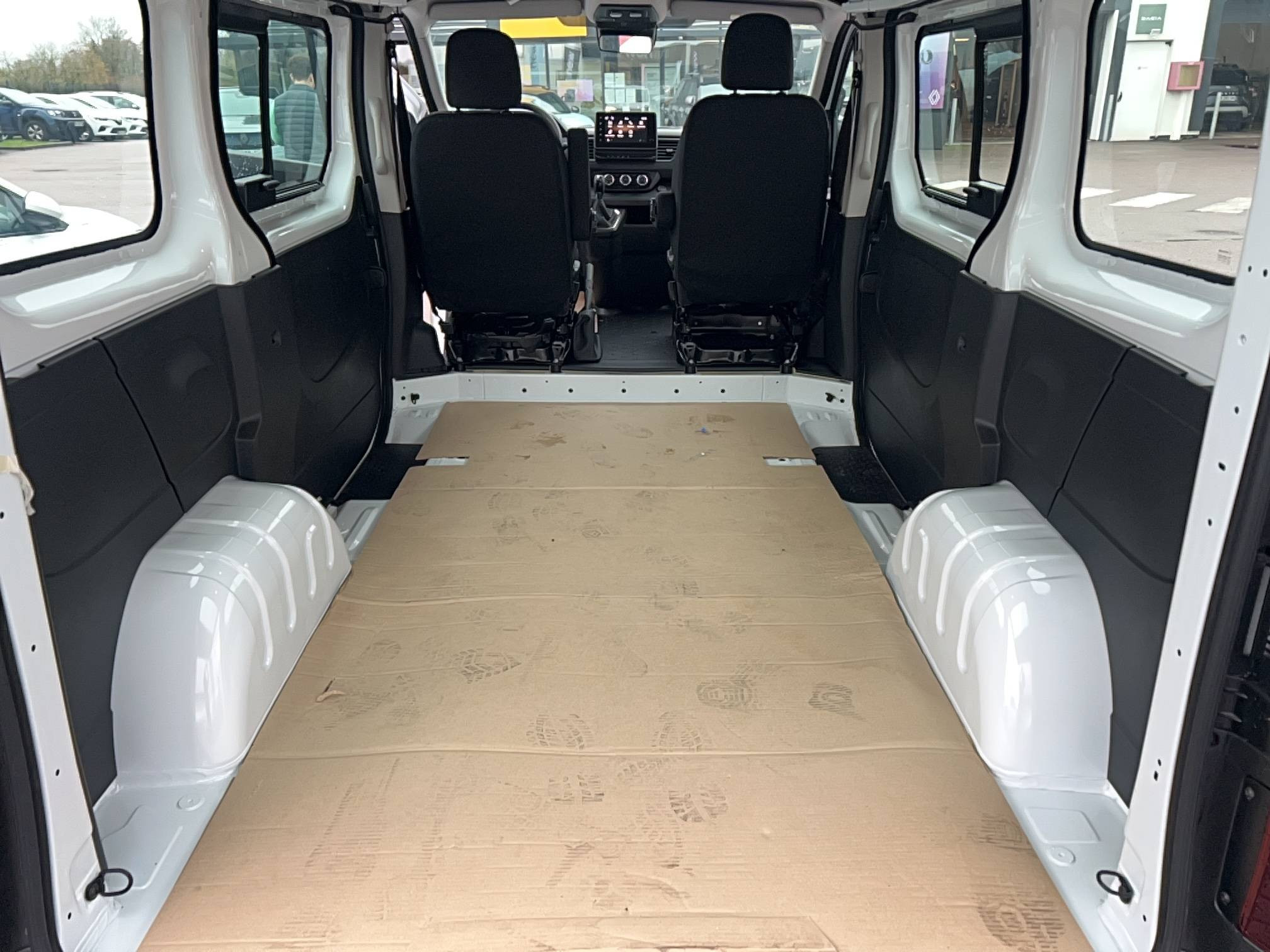 Vente en ligne Renault Trafic 3 Fourgon TRAFIC FGN L1H1 2T8 BLUE DCI 150 EDC GSR2 au prix de 29 991 €