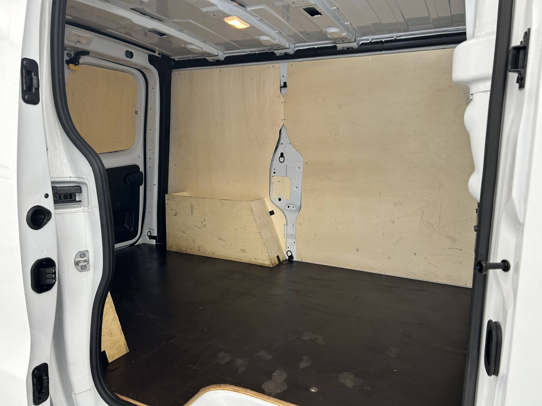 Vente en ligne Renault Trafic 3 Fourgon TRAFIC FGN L1H1 3000 KG BLUE DCI 130 au prix de 23 690 €