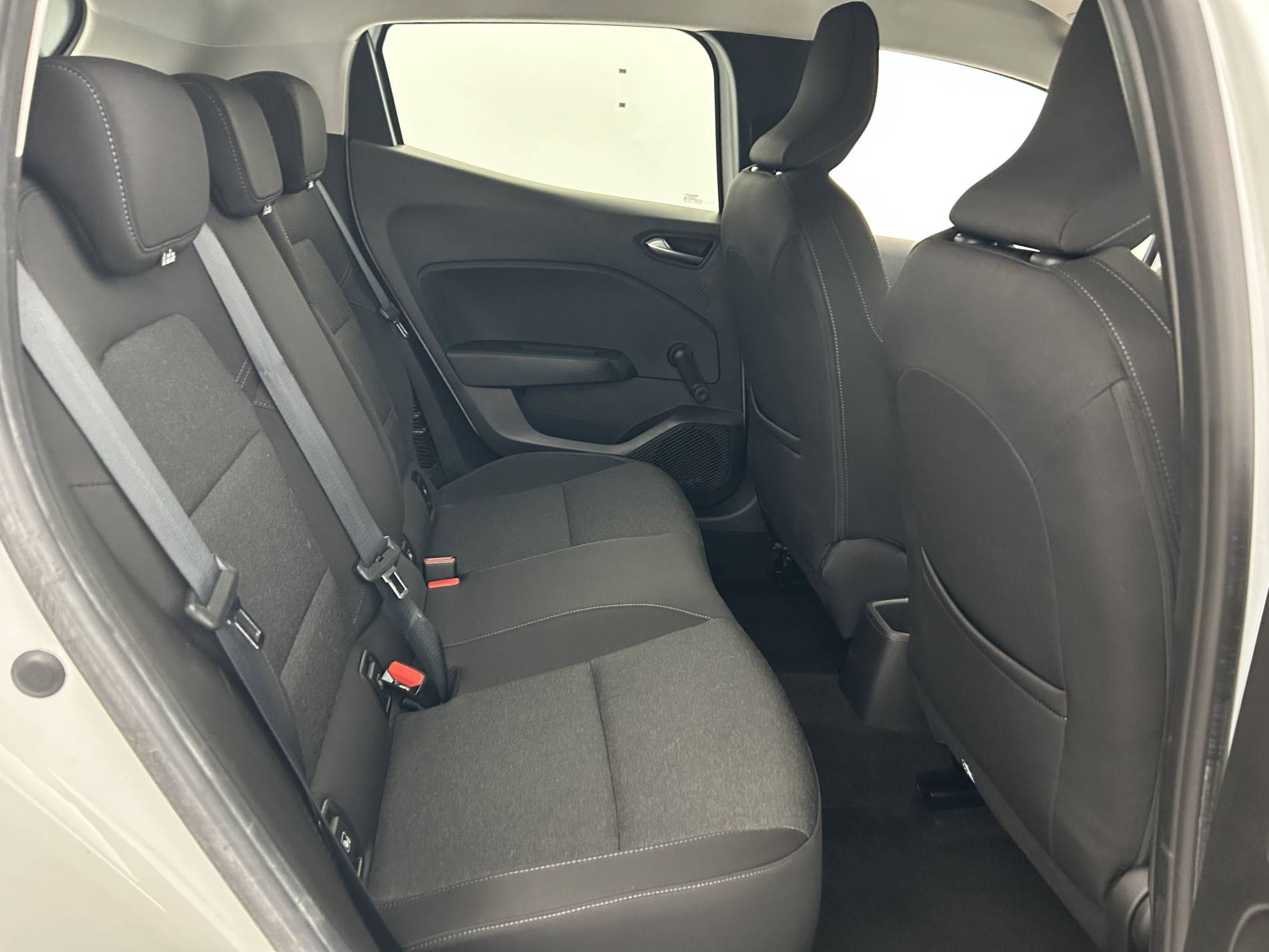 Vente en ligne Renault Clio 5 Clio E-Tech 140 - 21N au prix de 16 590 €