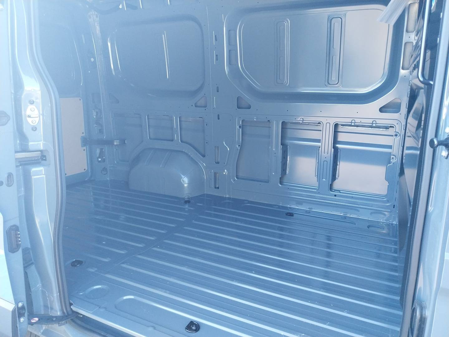 Vente en ligne Renault Master Fourgon MASTER FG BLUE DCI 170 L2H2 3T5 TR AUTO au prix de 61 800 €