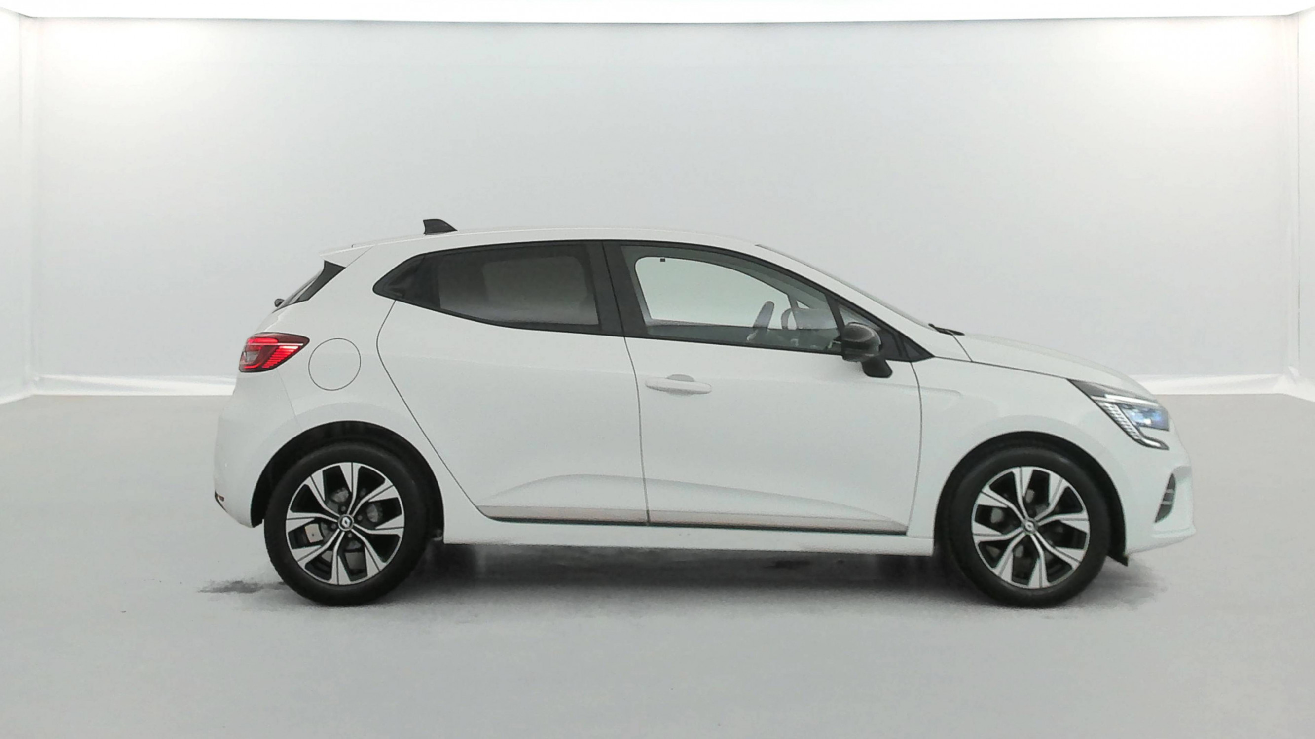 Vente en ligne Renault Clio 5 Clio TCe 90 au prix de 14 900 €