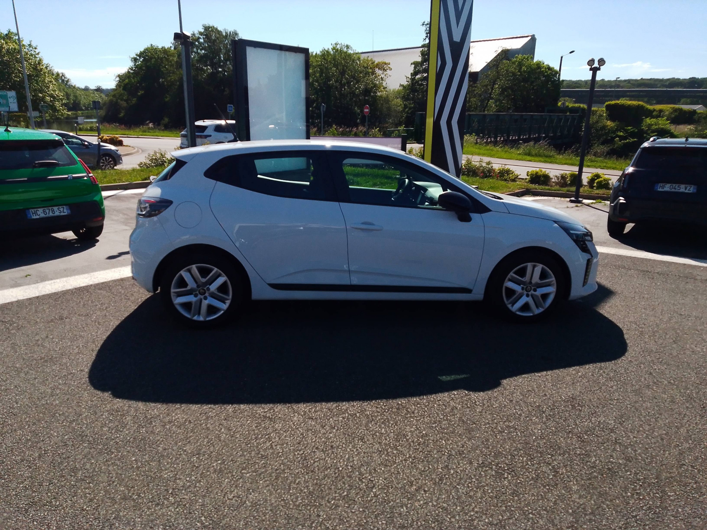 Vente en ligne Renault Clio 5 Clio TCe 90 au prix de 15 790 €