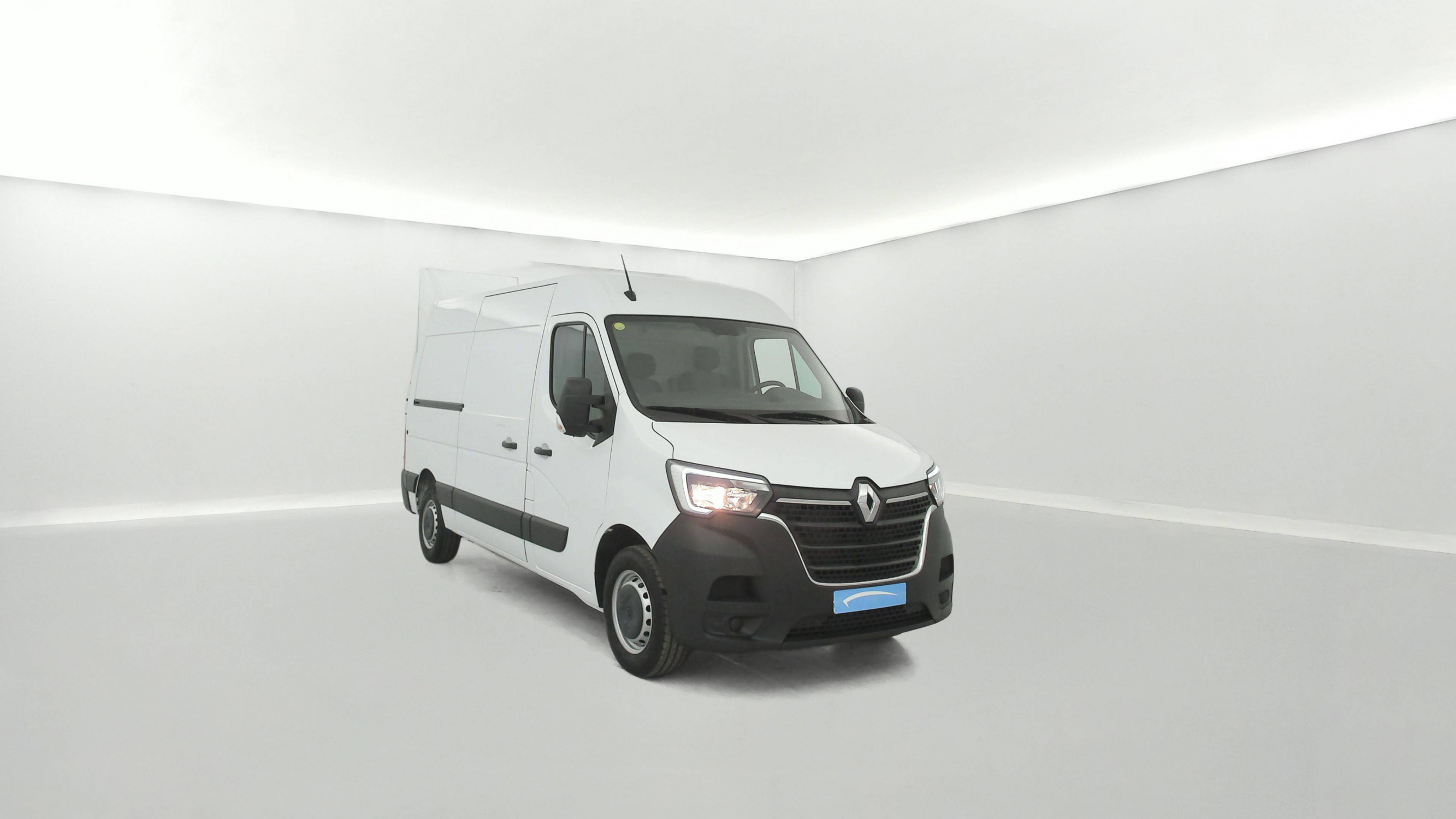 Vente en ligne Renault Master Fourgon MASTER FGN TRAC F3500 L2H2 BLUE DCI 135 au prix de 27 990 €