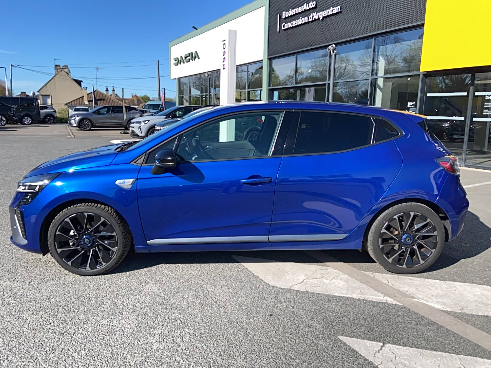 Vente en ligne Renault Clio 5 Clio E-Tech full hybrid 145 au prix de 20 990 €