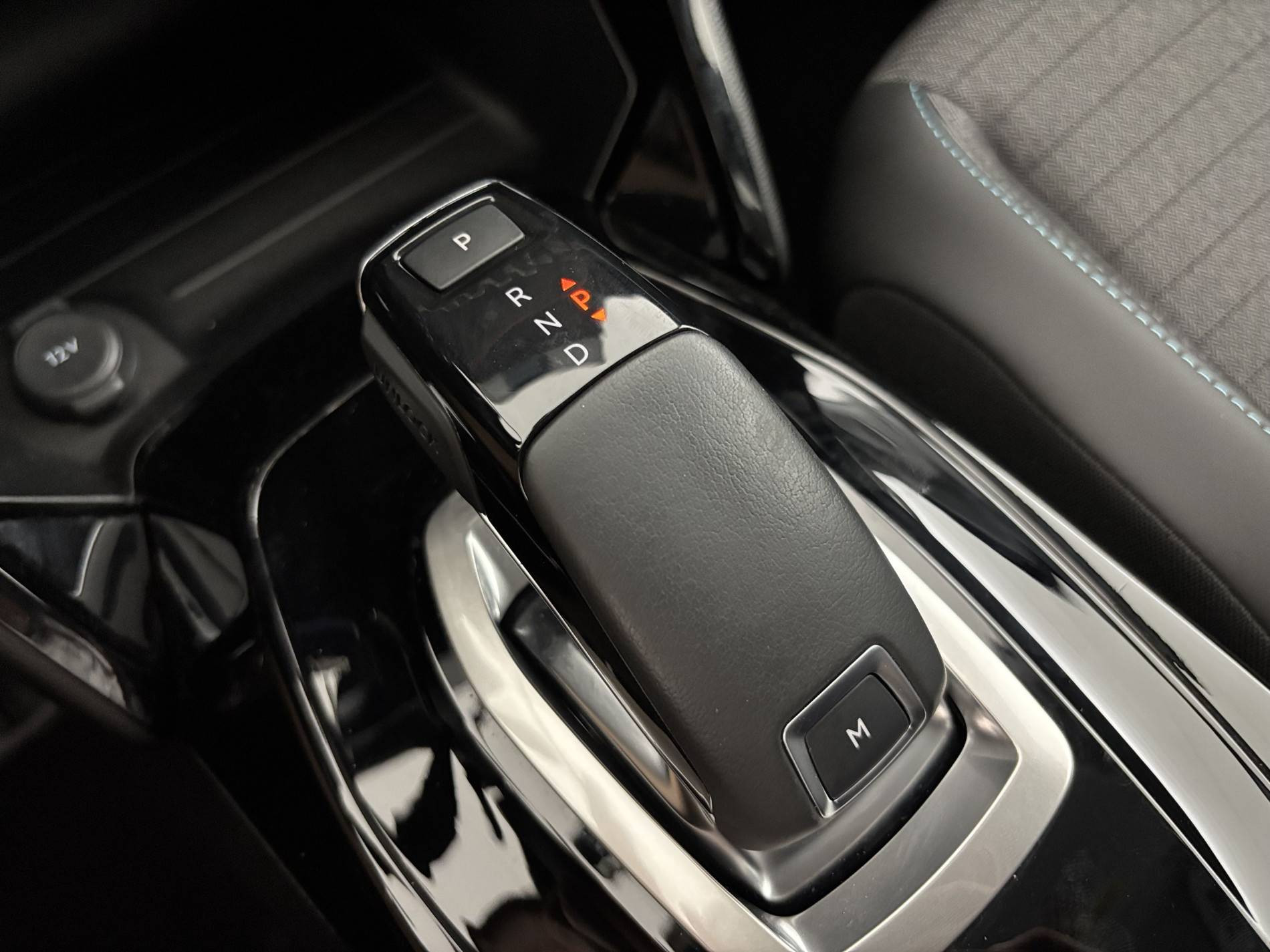Vente en ligne Peugeot 2008  BlueHDi 130 S&S EAT8 au prix de 18 990 €