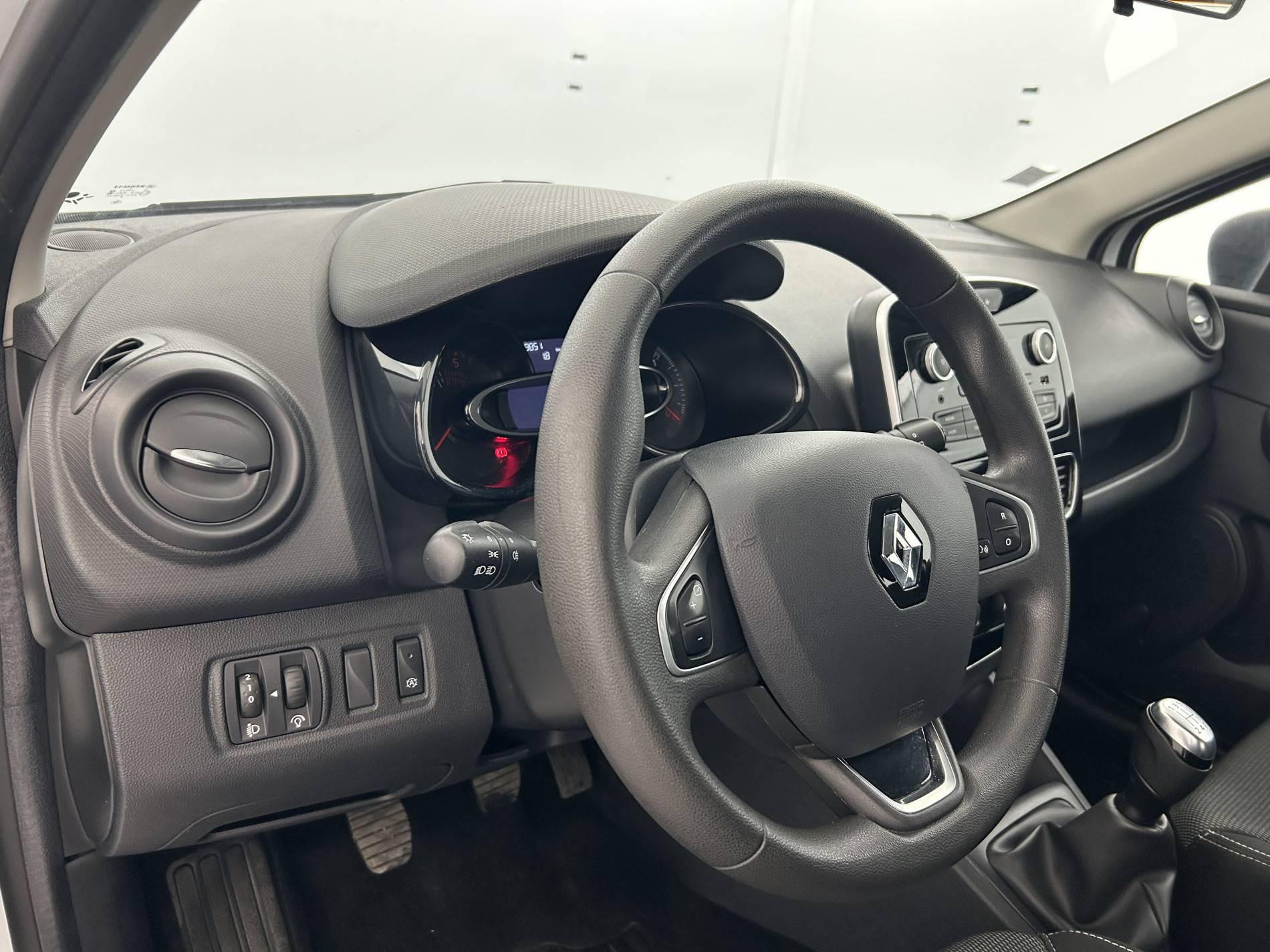 Vente en ligne Renault Clio 4 CLIO SOCIETE DCI 75 ENERGY au prix de 7 790 €
