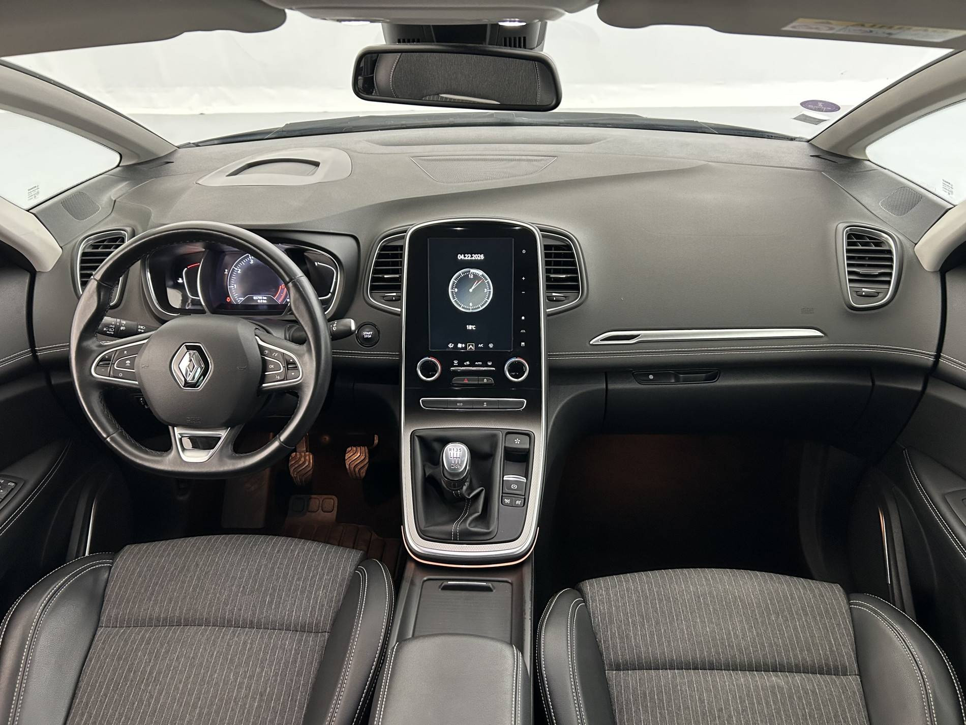 Vente en ligne Renault Scenic 4 Scenic TCe 140 FAP - 21 au prix de 17 490 €