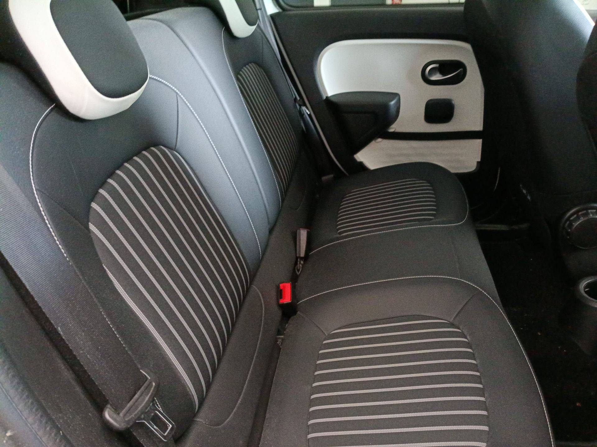 Vente en ligne Renault Twingo 3  TCe 95 EDC au prix de 14 590 €