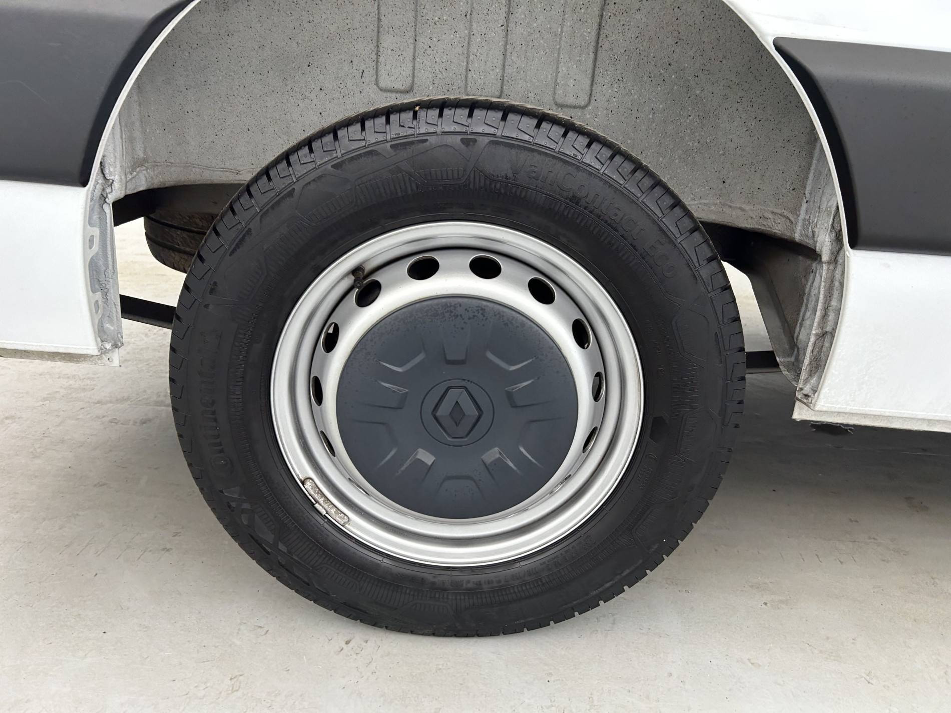 Vente en ligne Renault Master Fourgon MASTER FGN TRAC F3500 L2H2 BLUE DCI 135 au prix de 25 490 €