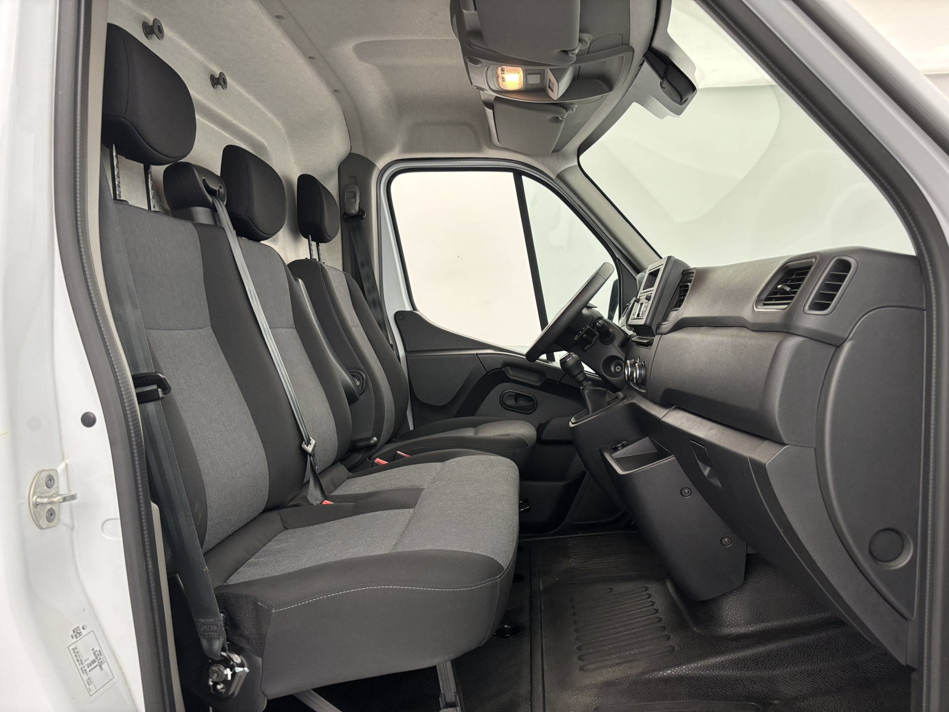 Vente en ligne Renault Master Fourgon MASTER FGN TRAC F3500 L2H2 BLUE DCI 135 au prix de 24 000 €