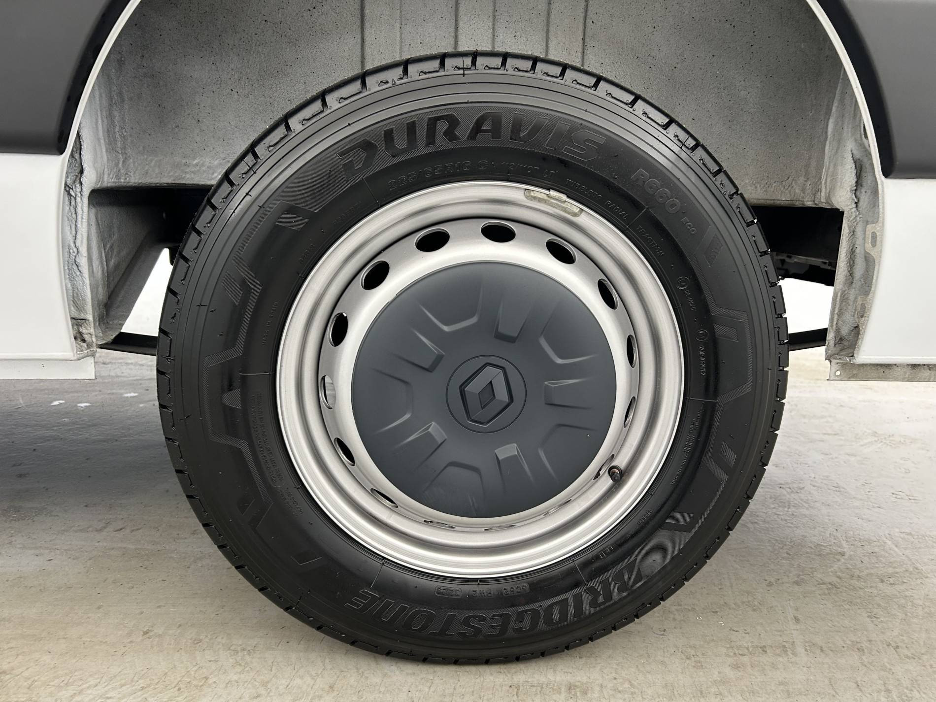 Vente en ligne Renault Master Fourgon MASTER FGN TRAC F3500 L2H2 BLUE DCI 135 au prix de 26 280 €