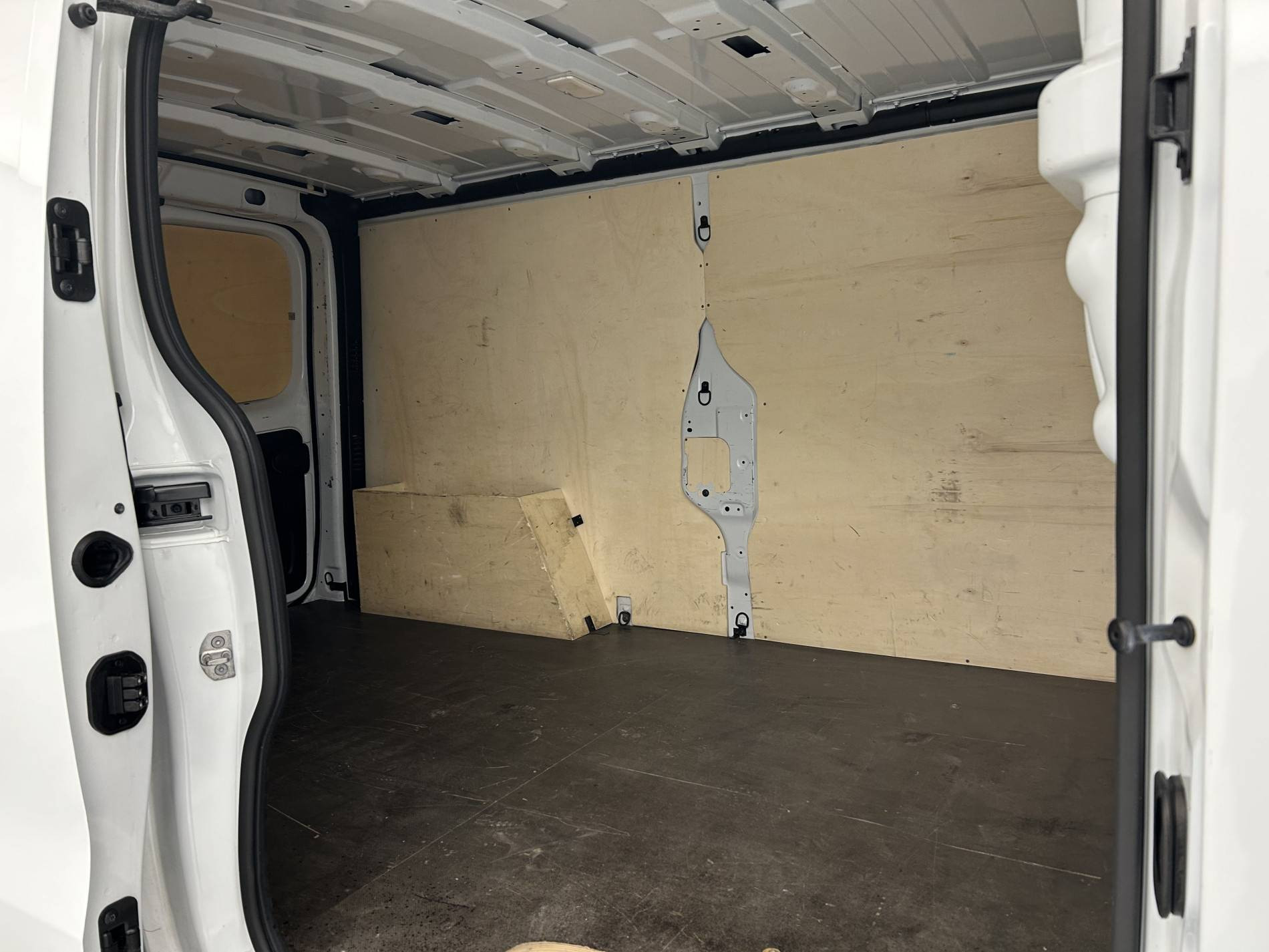 Vente en ligne Renault Trafic 3 Fourgon TRAFIC FGN L2H1 3000 KG BLUE DCI 130 au prix de 23 890 €