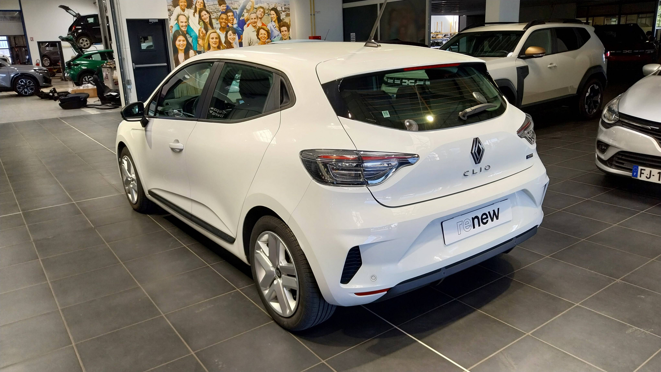 Vente en ligne Renault Clio 5 Clio E-Tech full hybrid 145 au prix de 16 490 €