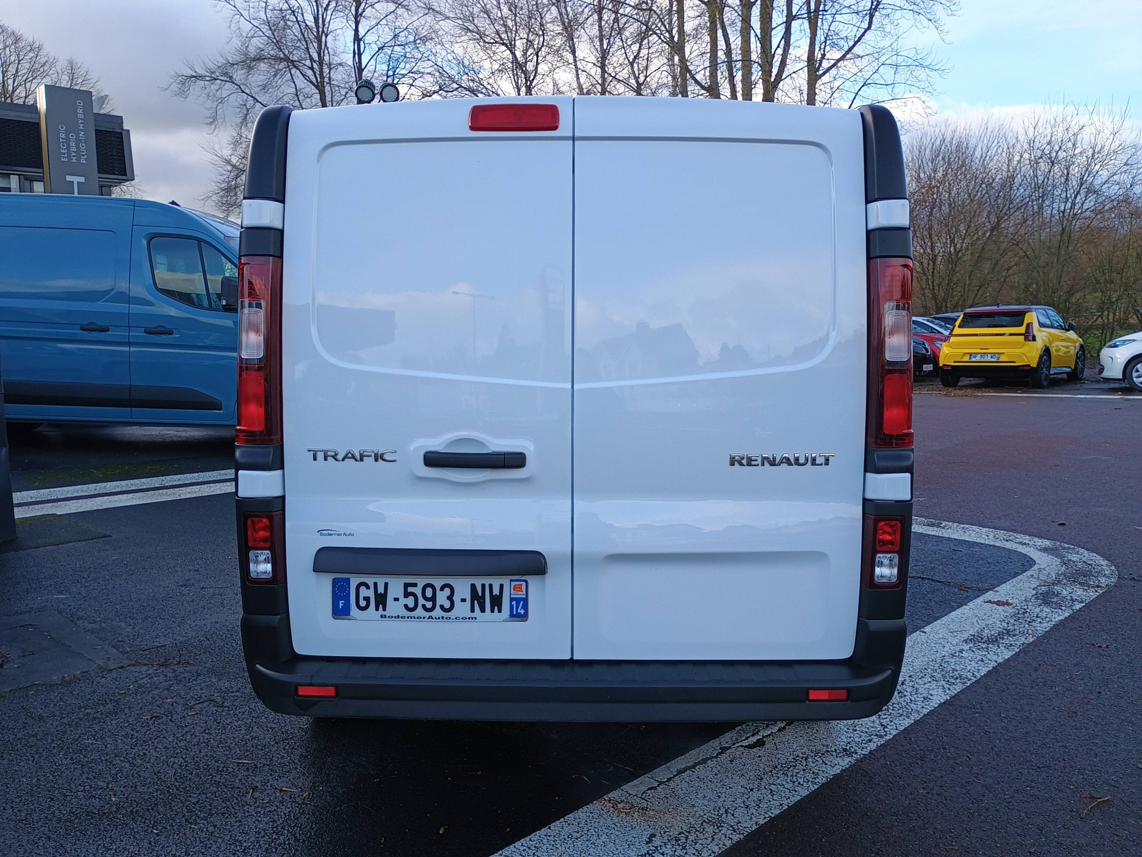 Vente en ligne Renault Trafic 3 Fourgon TRAFIC FGN L1H1 2800 KG BLUE DCI 110 au prix de 24 990 €