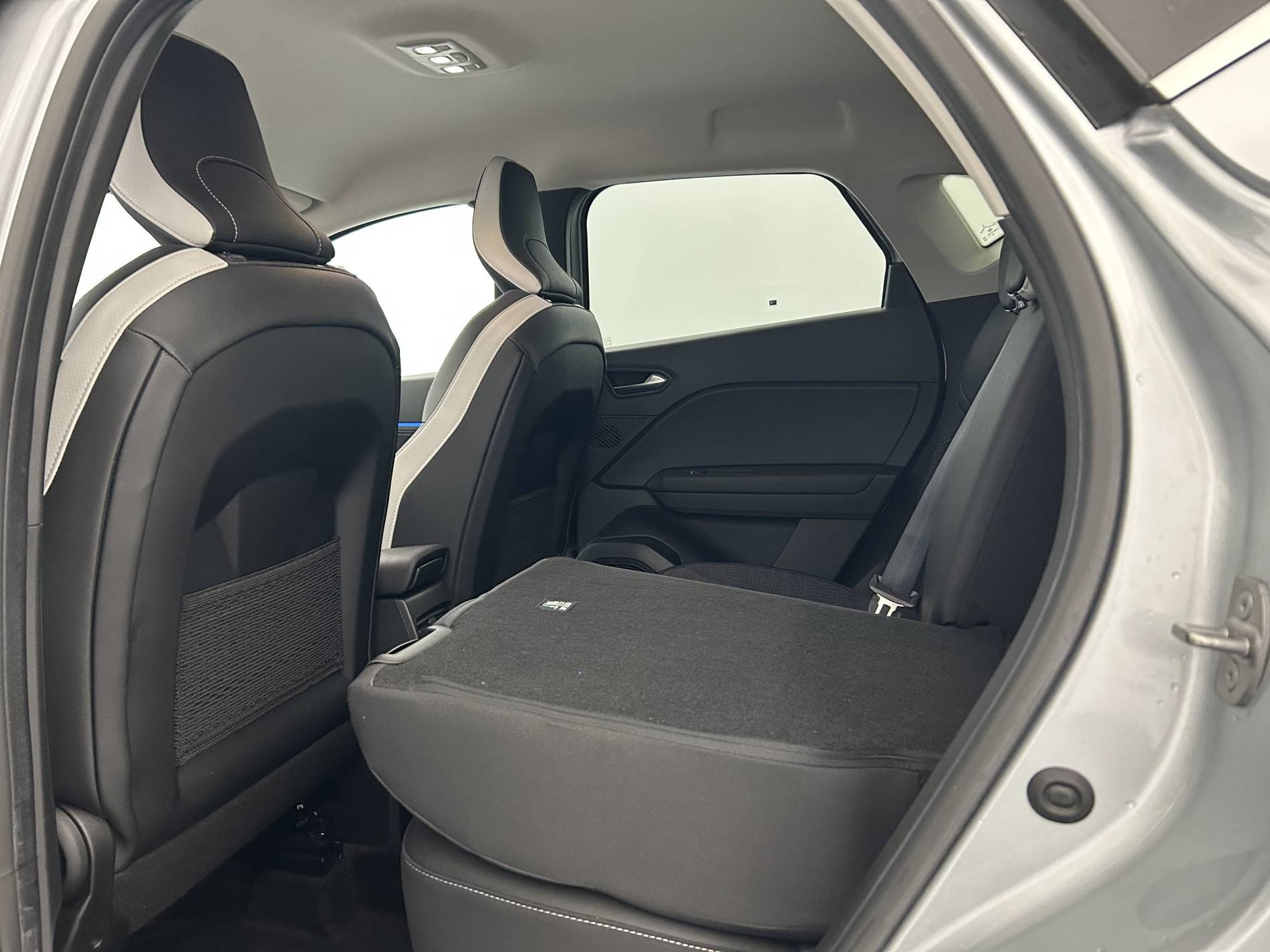 Vente en ligne Renault Captur  mild hybrid 160 EDC au prix de 20 990 €