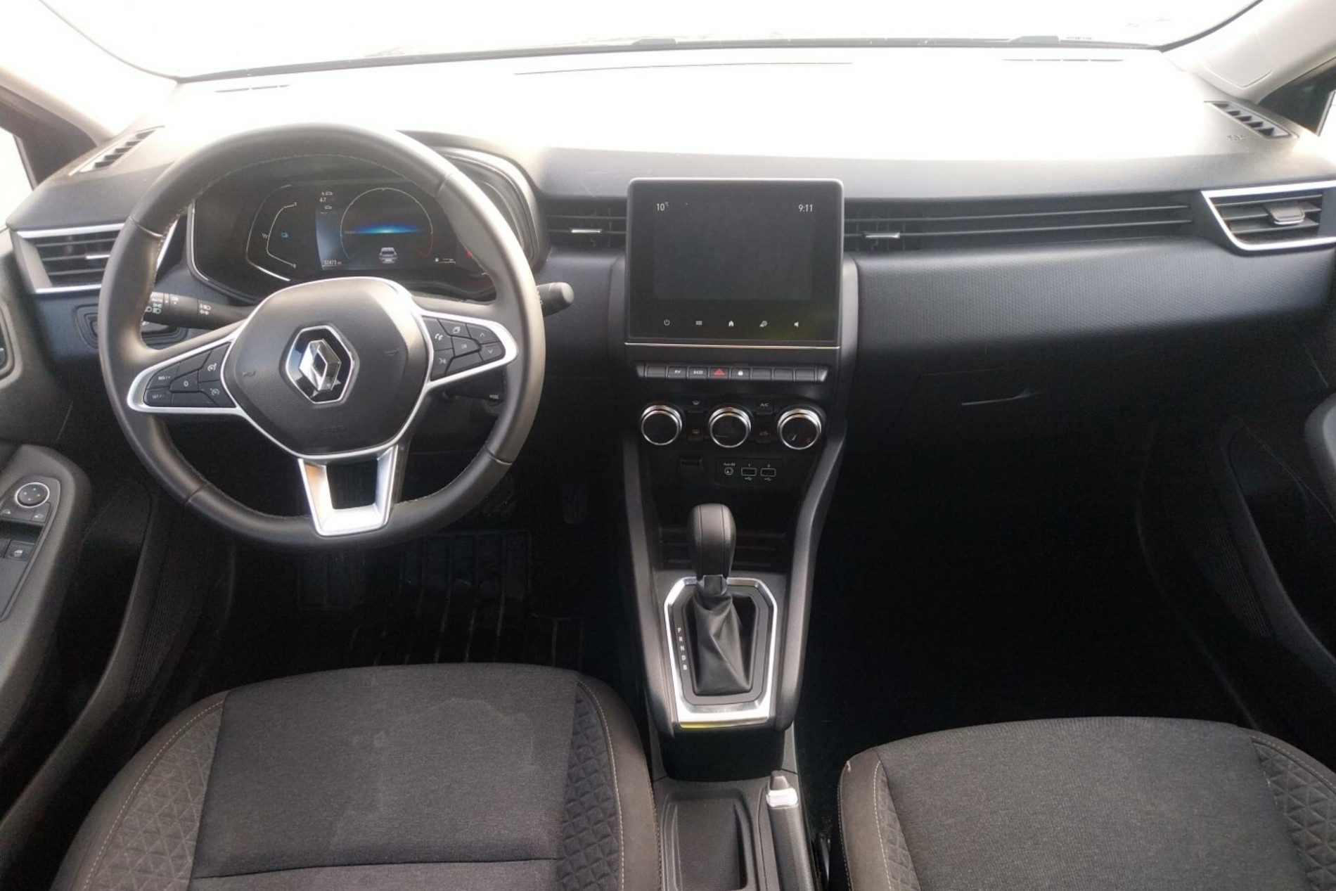 Vente en ligne Renault Clio 5 Clio E-Tech full hybrid 145 au prix de 16 990 €