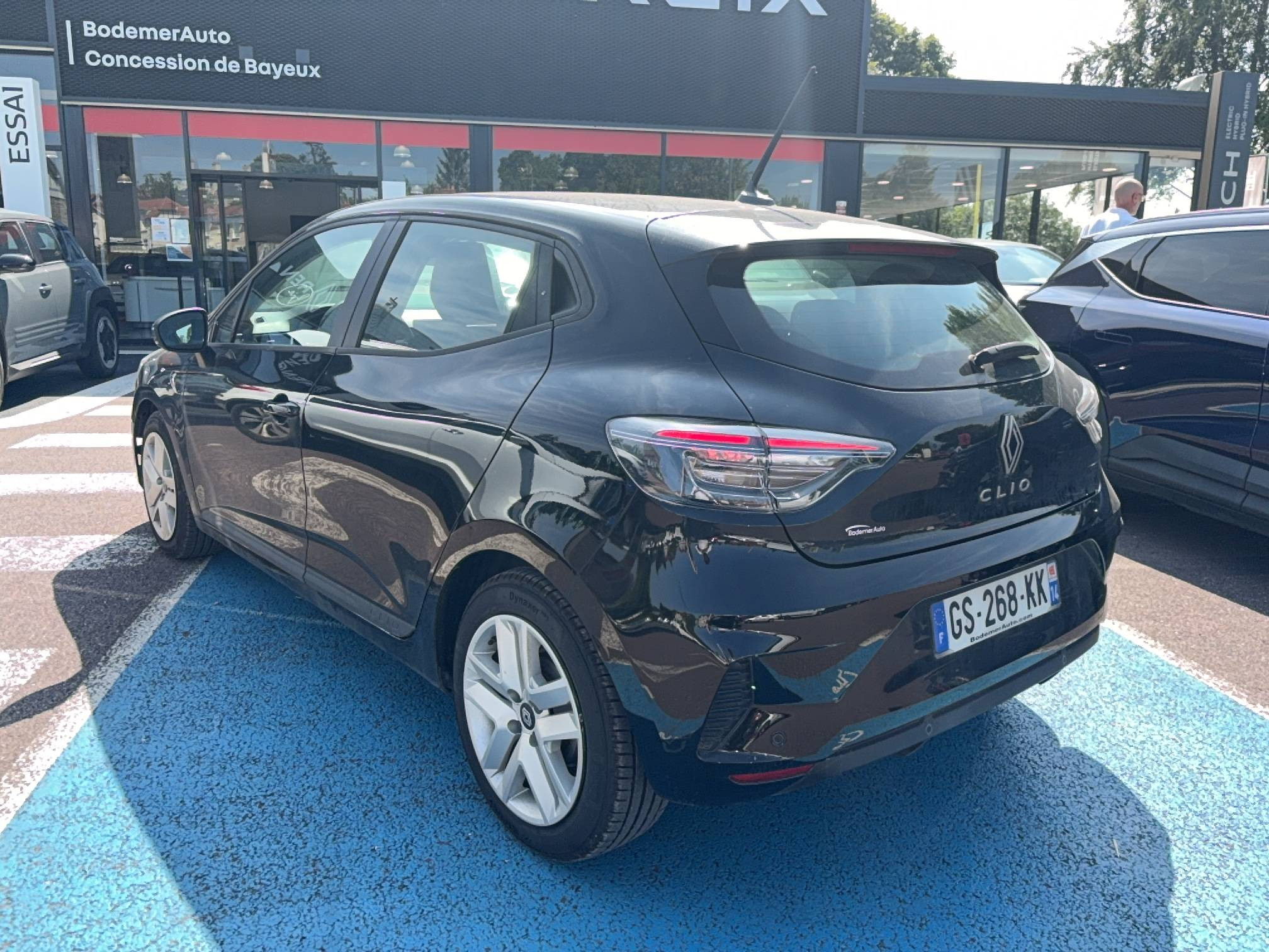 Vente en ligne Renault Clio 5 Clio E-Tech full hybrid 145 au prix de 16 490 €