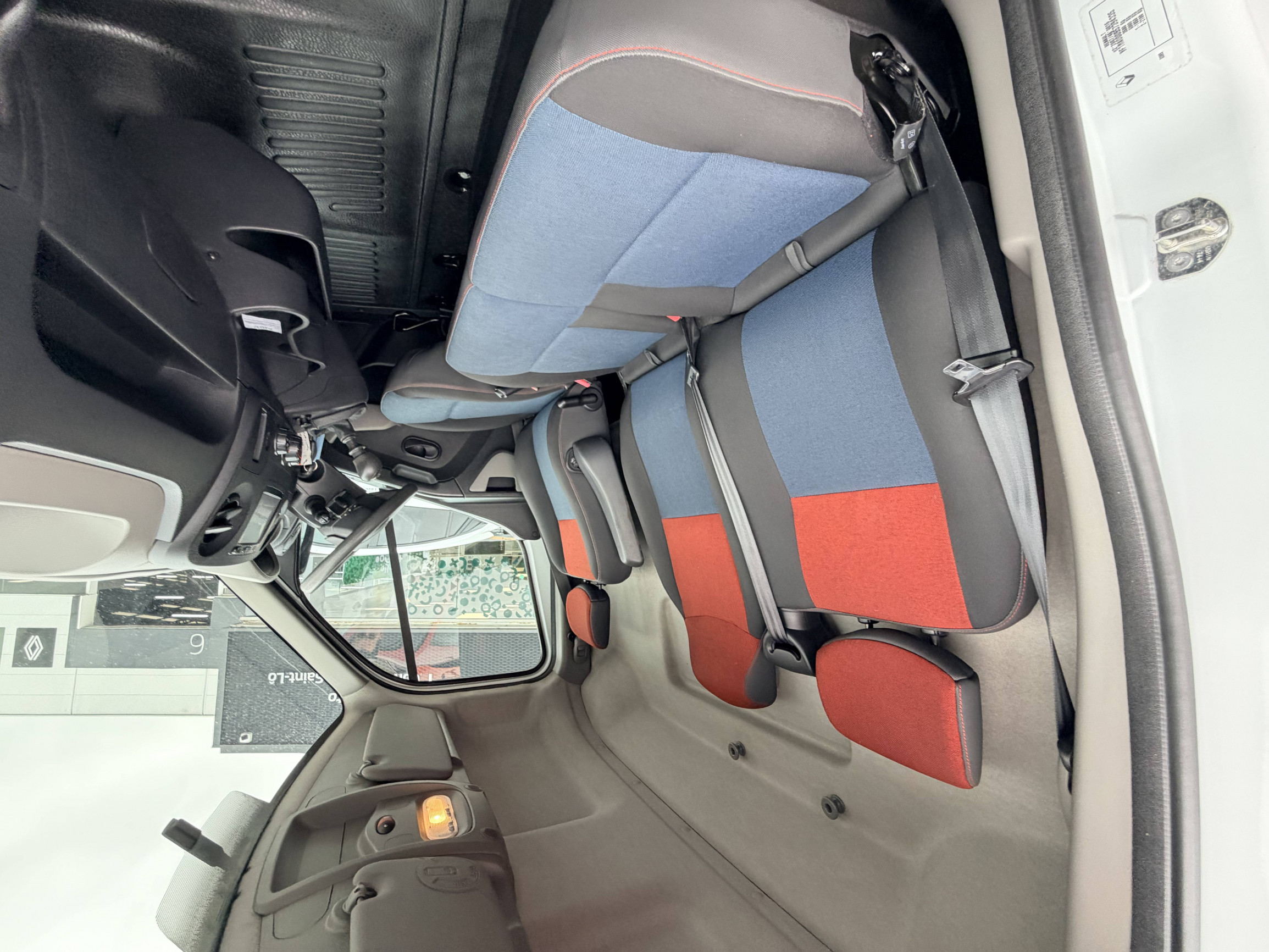 Vente en ligne Renault Master Fourgon MASTER FGN L3H2 3.5t 2.3 dCi 145 ENERGY E6 au prix de 14 890 €