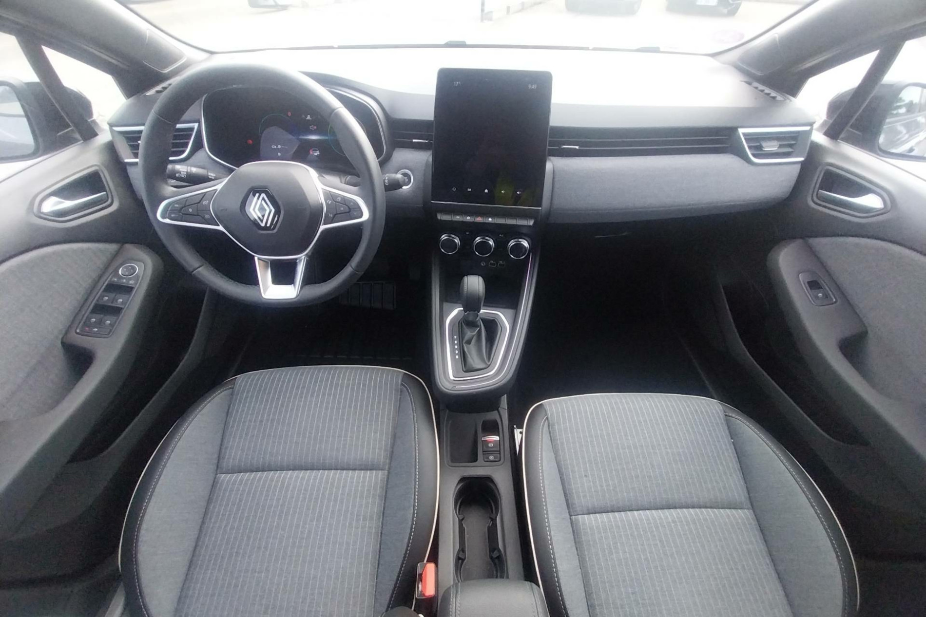 Vente en ligne Renault Clio 5 Clio E-Tech full hybrid 145 au prix de 19 990 €