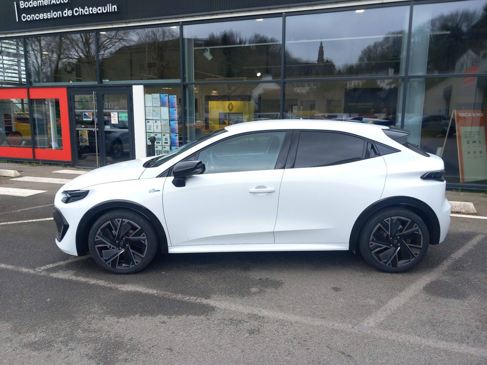 Vente en ligne Renault Clio 6 Clio E-Tech full hybrid 160 ch au prix de 28 990 €