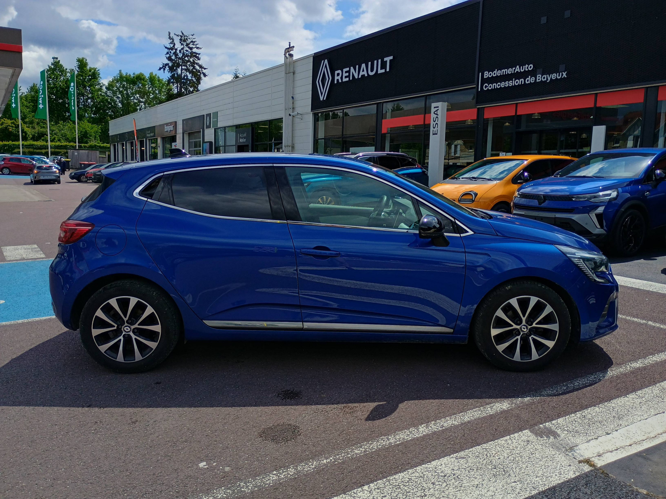 Vente en ligne Renault Clio 5 Clio TCe 90 au prix de 15 990 €