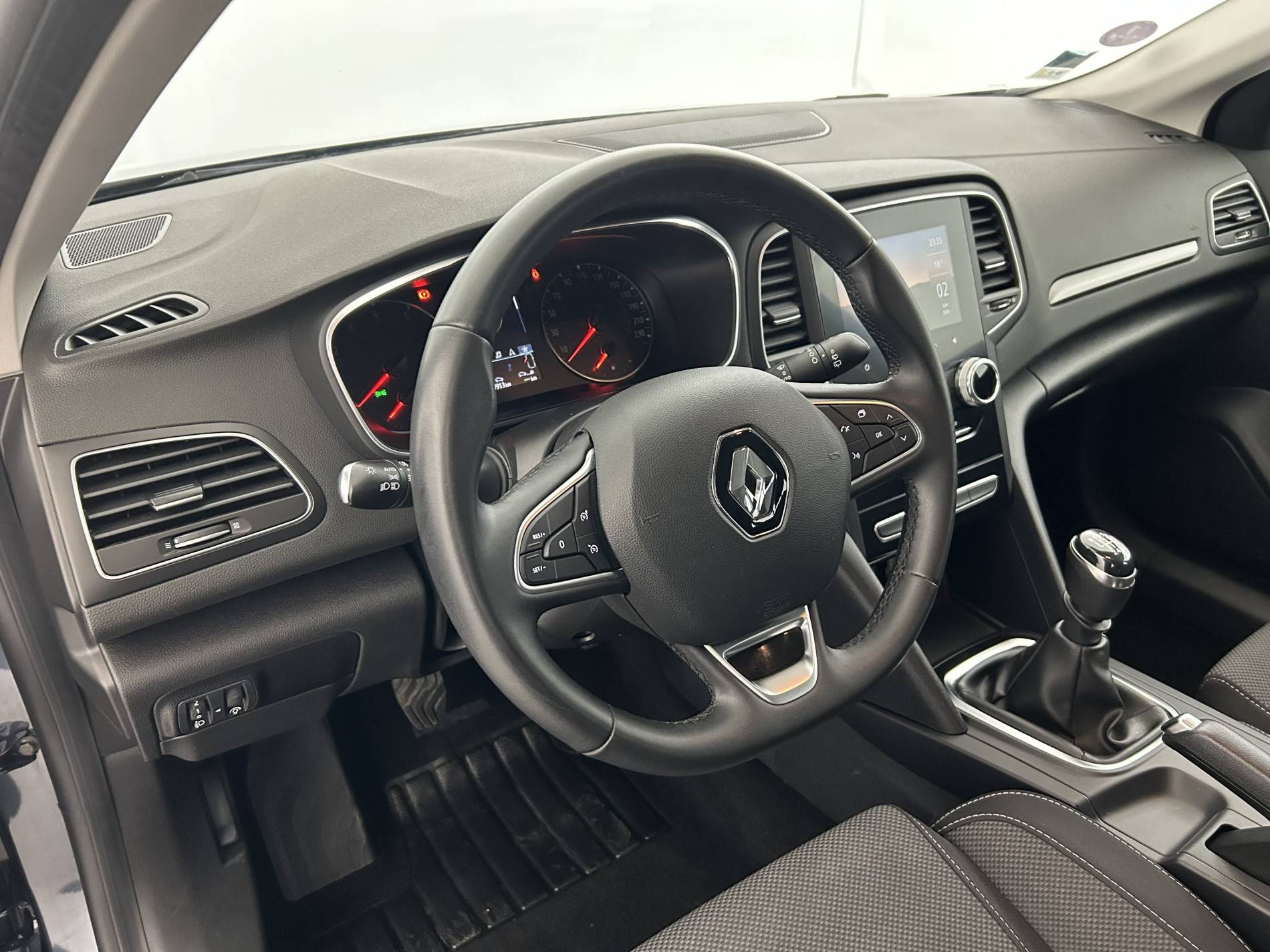 Vente en ligne Renault Megane 4 Estate  TCe 140 au prix de 15 490 €
