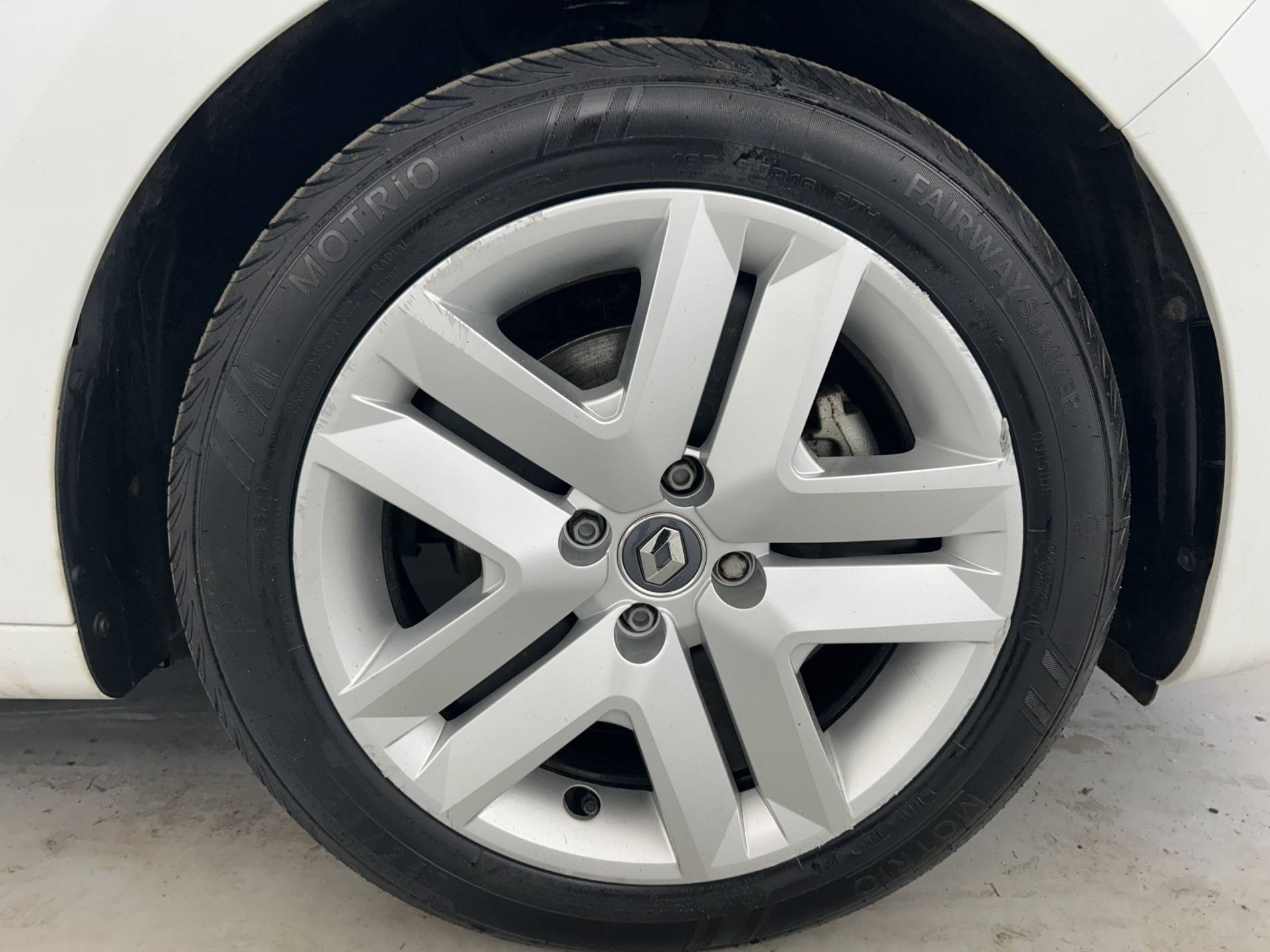 Vente en ligne Renault Clio 5 Clio E-Tech 140 - 21N au prix de 16 590 €