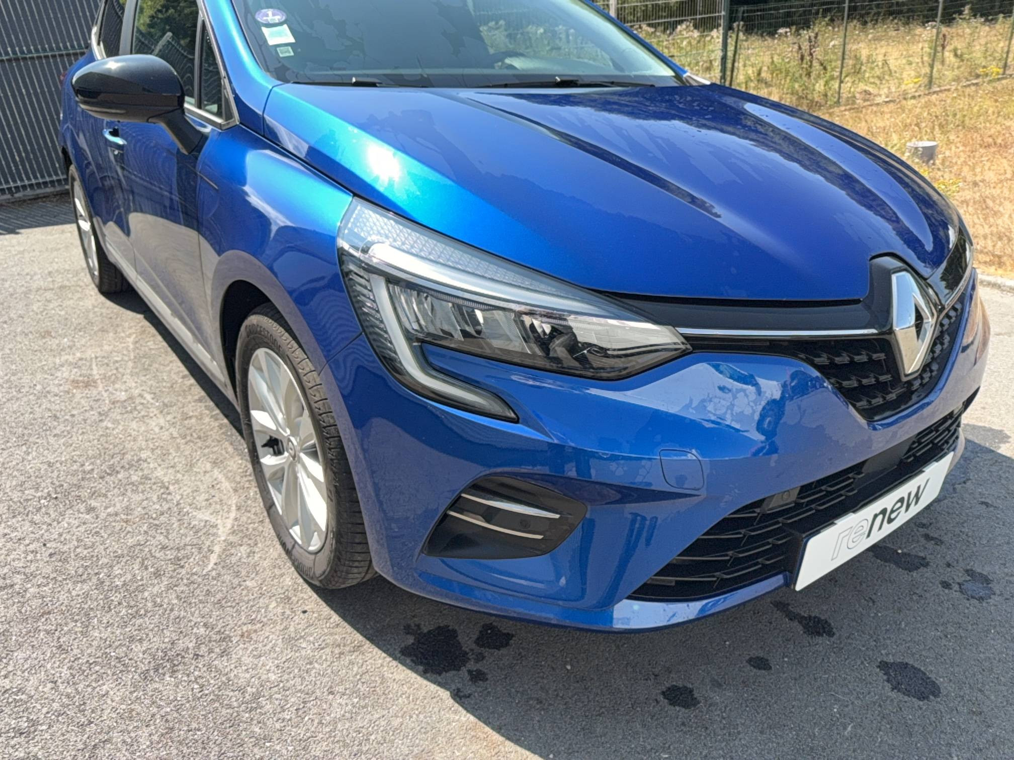 Vente en ligne Renault Clio 5 Clio E-Tech full hybrid 145 au prix de 15 990 €