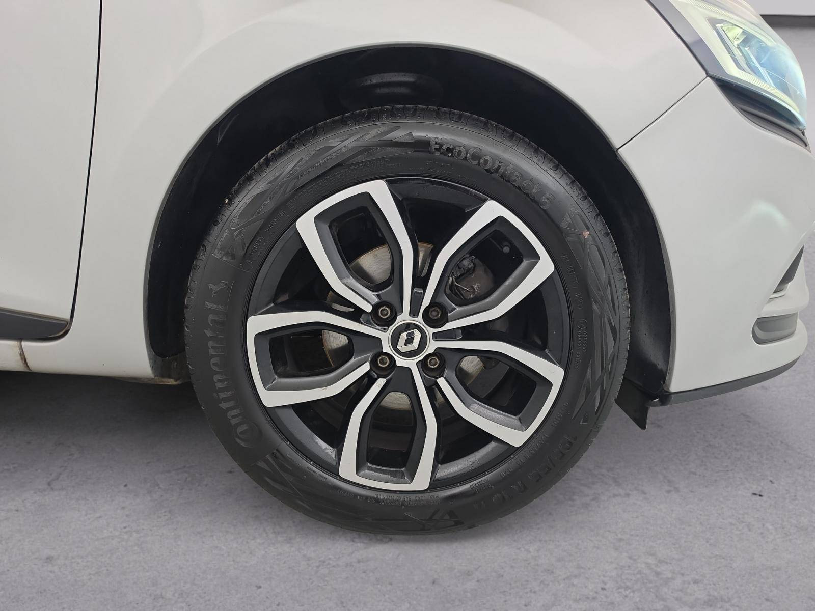 Vente en ligne Renault Clio 4 Clio TCe 90 E6C au prix de 10 990 €