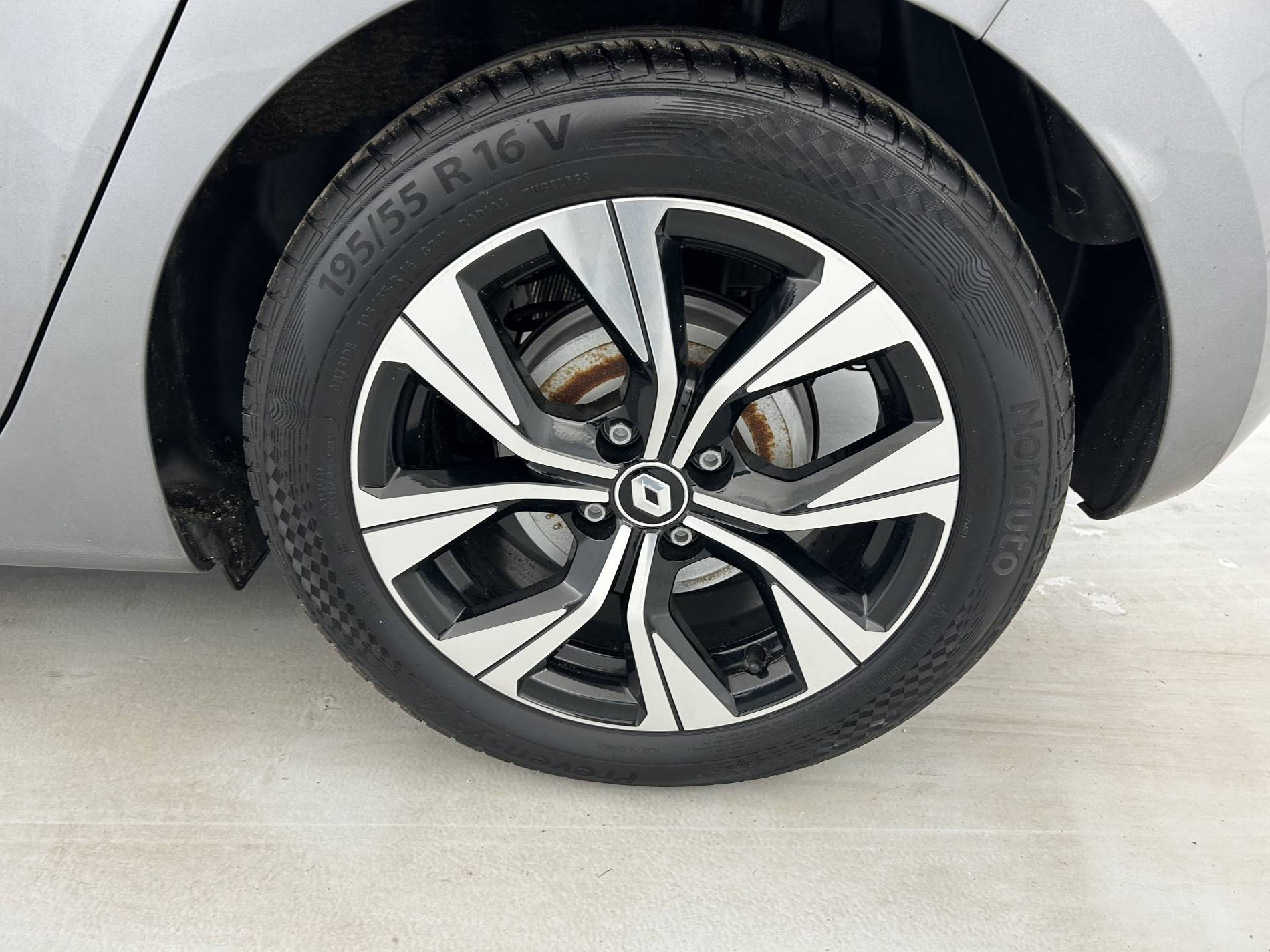 Vente en ligne Renault Clio 5 Clio E-Tech full hybrid 145 au prix de 17 390 €