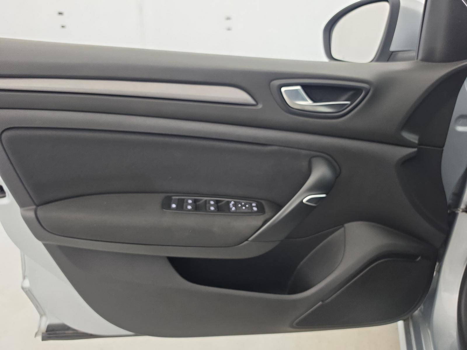 Vente en ligne Renault Megane 4 Mégane IV Berline Blue dCi 115 au prix de 14 890 €