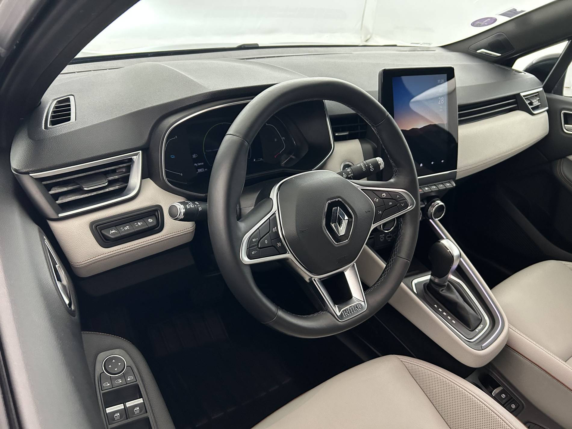 Vente en ligne Renault Clio 5 Clio E-Tech 140 - 21N au prix de 18 790 €