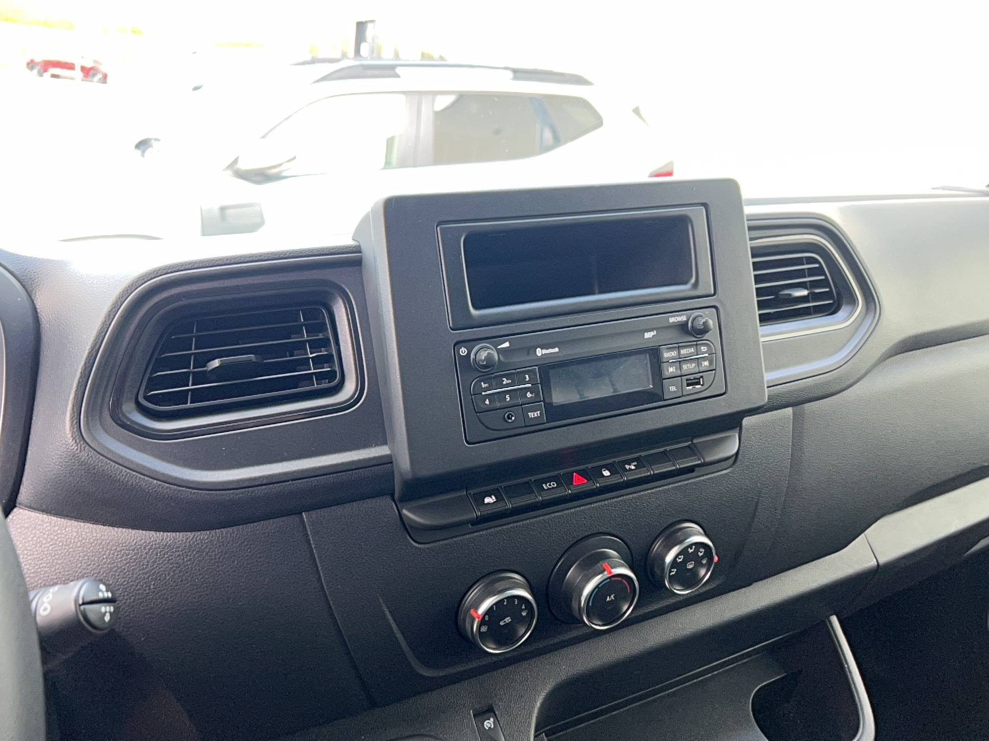 Vente en ligne Renault Master Fourgon MASTER FGN TRAC F3500 L2H2 BLUE DCI 135 au prix de 23 590 €