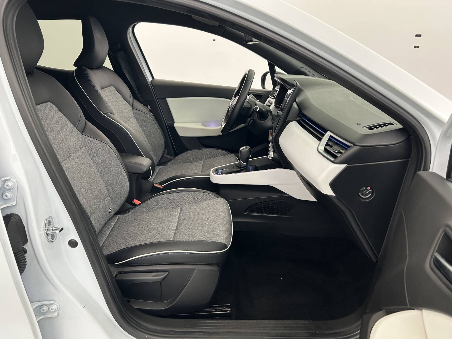 Vente en ligne Renault Clio 5 Clio E-Tech 140 au prix de 16 490 €