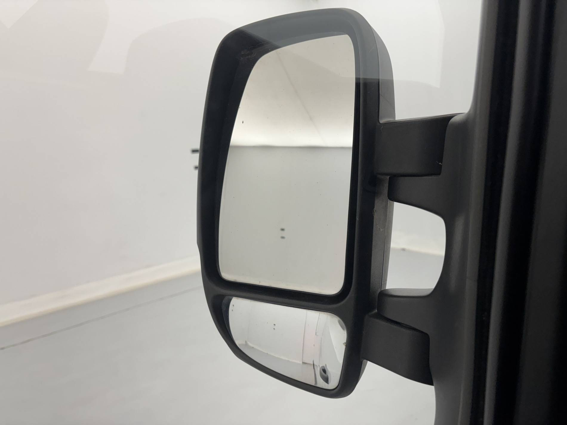 Vente en ligne Renault Master Fourgon MASTER FGN TRAC F3500 L2H2 BLUE DCI 135 au prix de 20 990 €