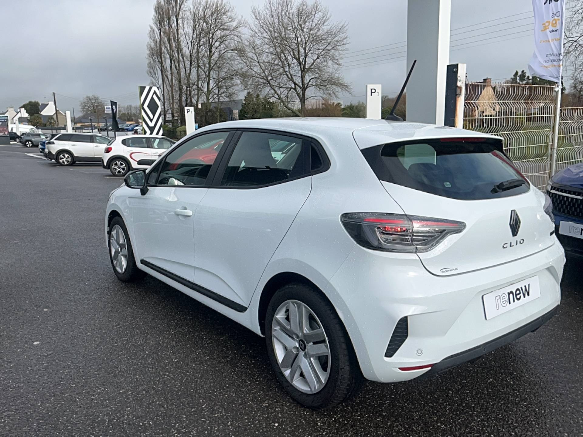 Vente en ligne Renault Clio 5 Clio E-Tech full hybrid 145 ch GSR2 au prix de 19 850 €