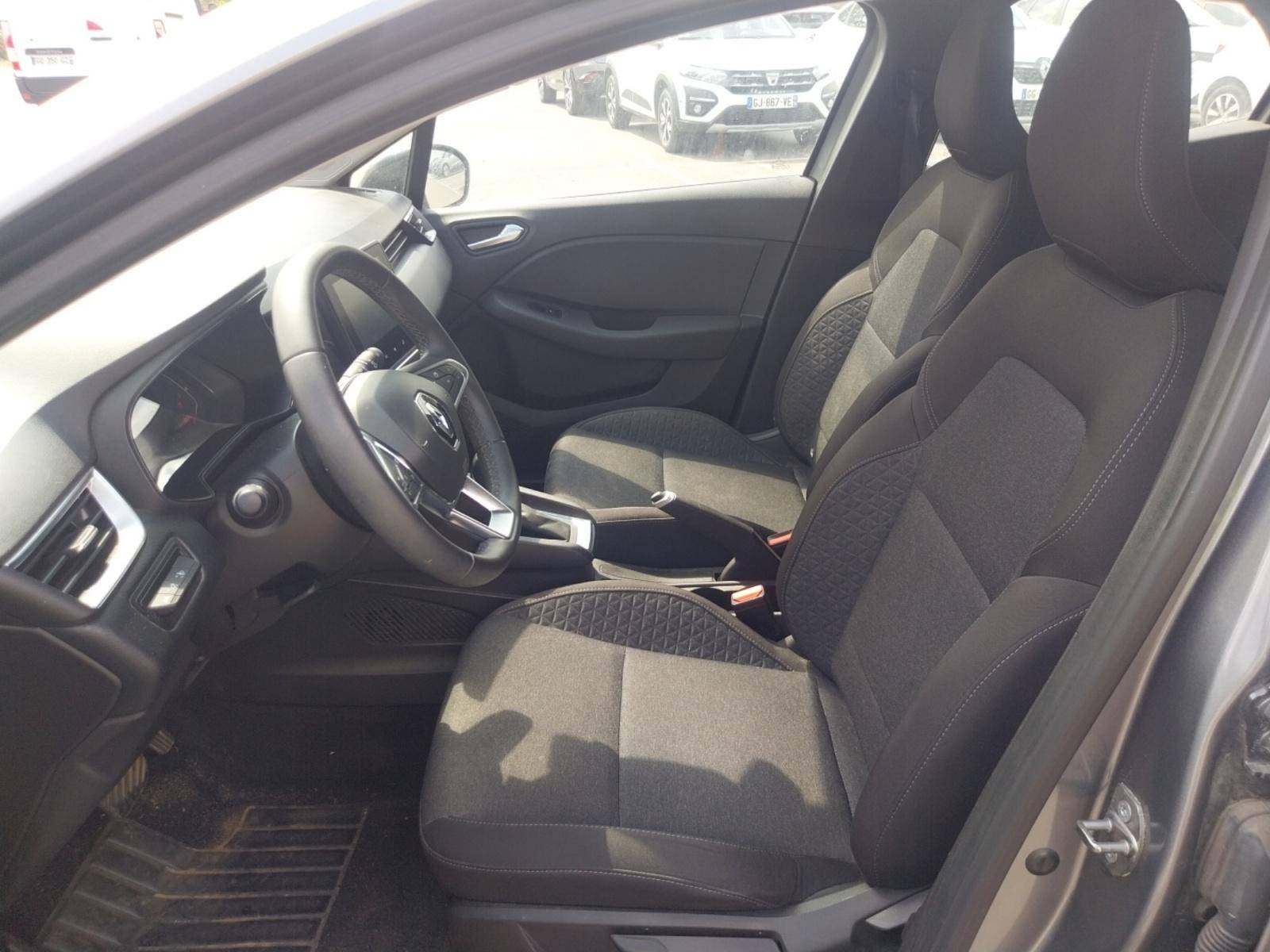 Vente en ligne Renault Clio 5 Clio E-Tech full hybrid 145 au prix de 15 990 €