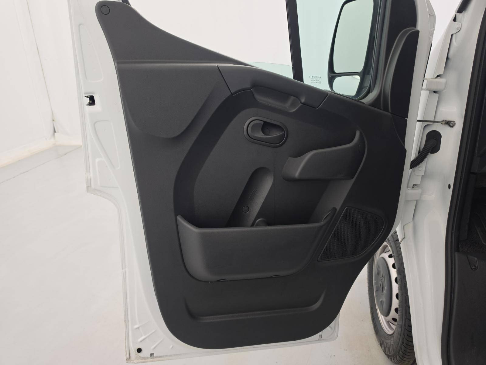 Vente en ligne Renault Master Fourgon MASTER FGN TRAC F3500 L3H3 BLUE DCI 135 au prix de 25 900 €