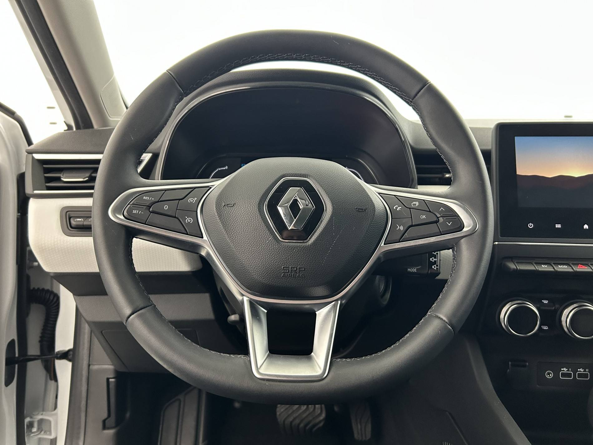 Vente en ligne Renault Clio 5 Clio E-Tech full hybrid 145 au prix de 17 990 €