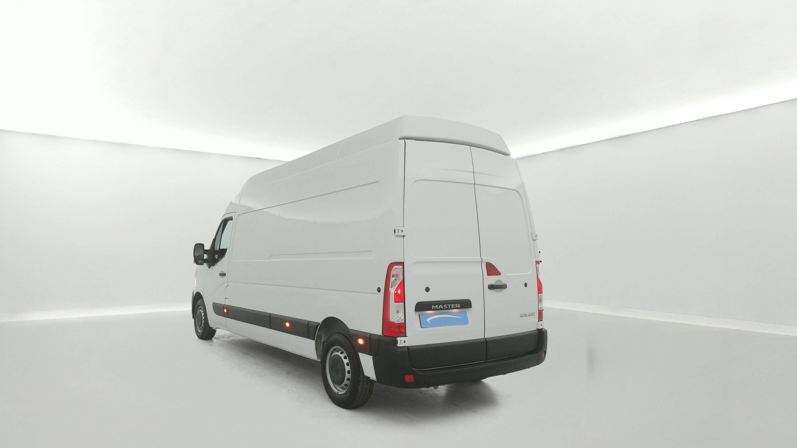 Vente en ligne Renault Master Fourgon MASTER FGN TRAC F3500 L3H3 BLUE DCI 135 au prix de 26 490 €