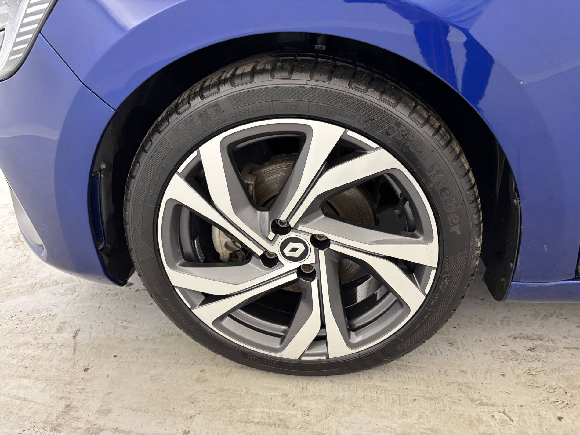Vente en ligne Renault Clio 5 Clio E-Tech 140 - 21N au prix de 18 300 €