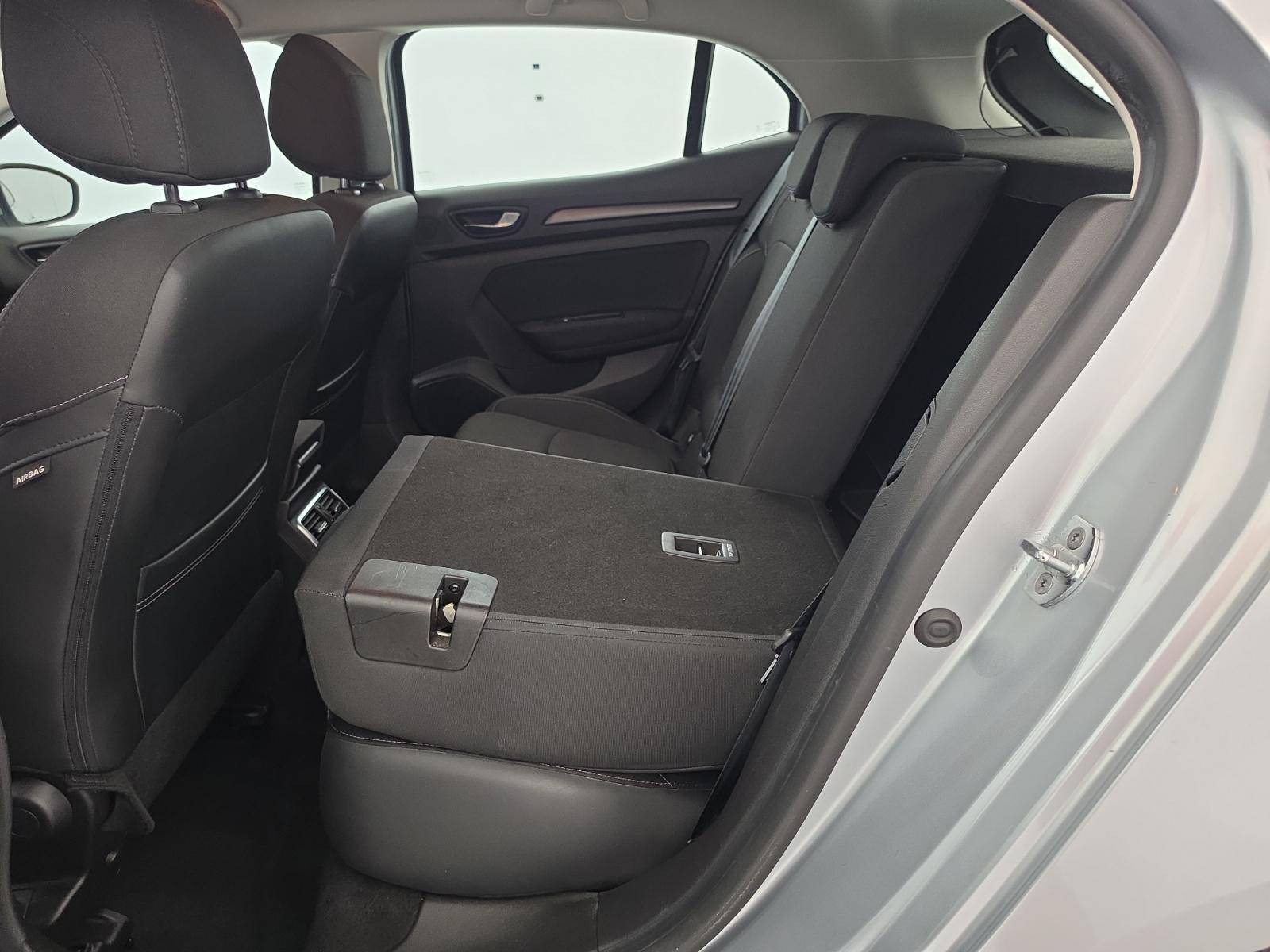 Vente en ligne Renault Megane 4 Mégane IV Berline Blue dCi 115 au prix de 13 990 €