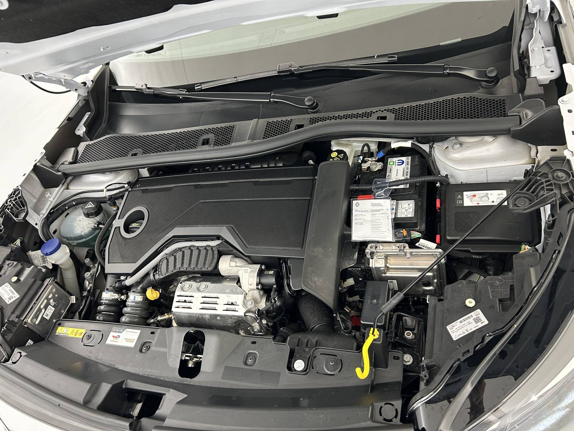 Vente en ligne Peugeot 2008  Hybrid 136 e-DCS6 au prix de 25 999 €