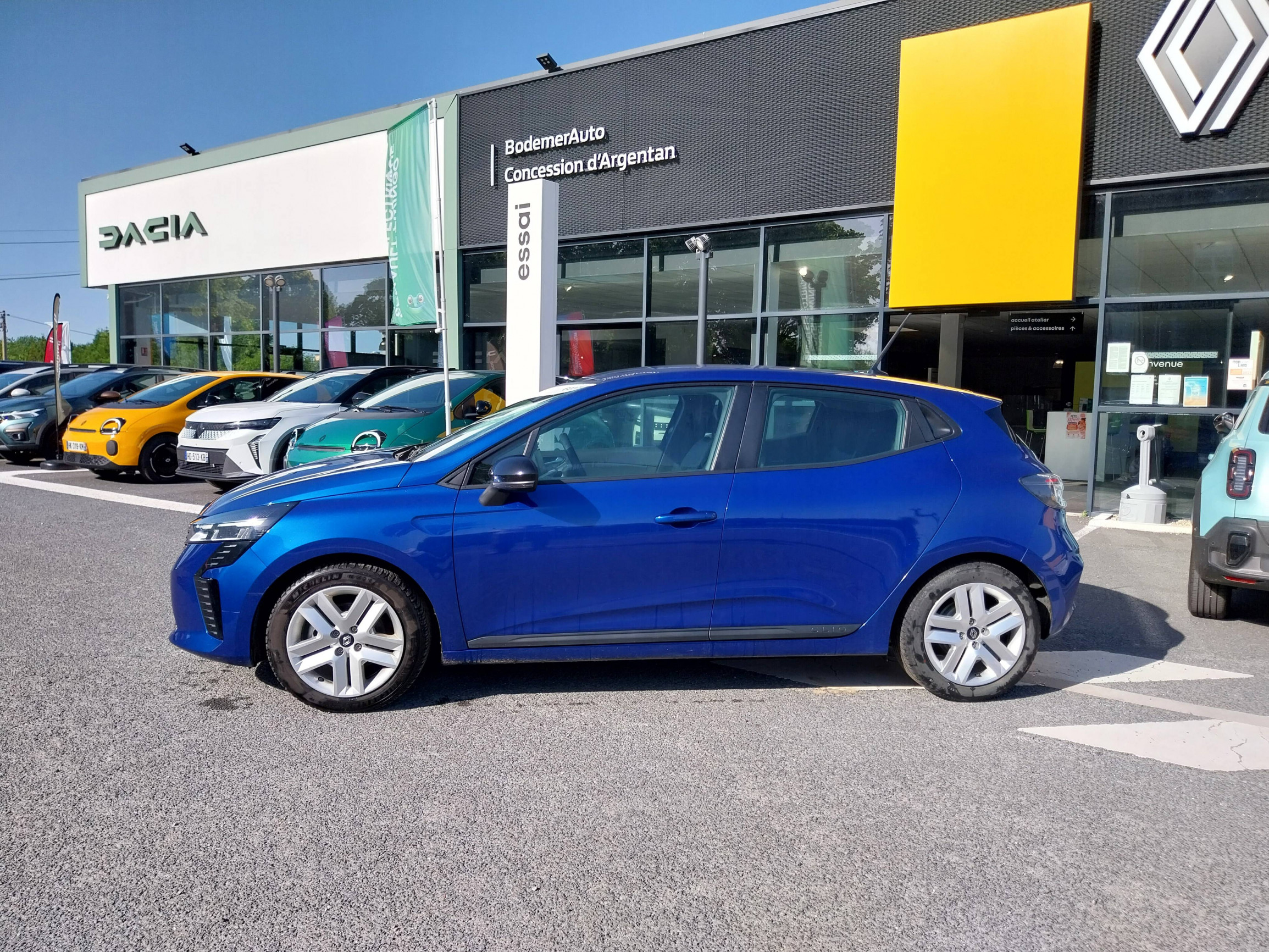 Vente en ligne Renault Clio 5 Clio E-Tech full hybrid 145 ch GSR2 au prix de 18 990 €
