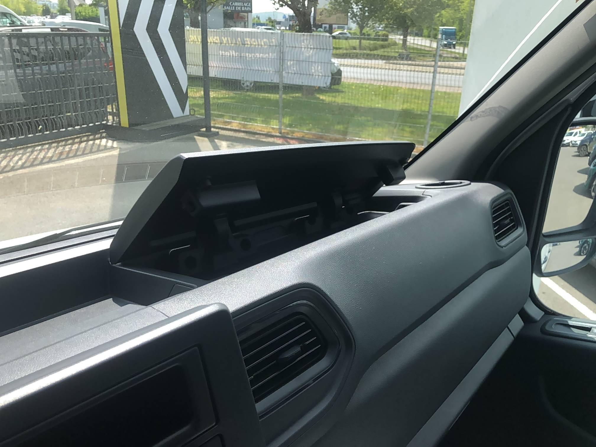 Vente en ligne Renault Master Fourgon MASTER FGN TRAC F3500 L3H3 BLUE DCI 135 au prix de 30 990 €