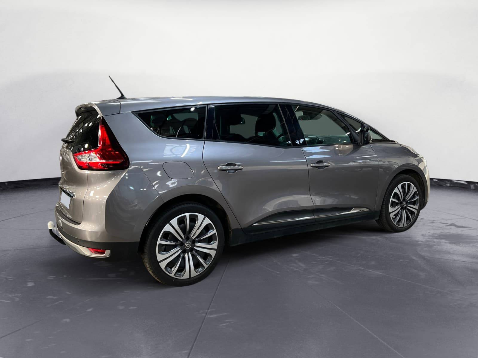 Vente en ligne Renault Grand Scenic 4 Grand Scenic TCe 140 au prix de 21 990 €