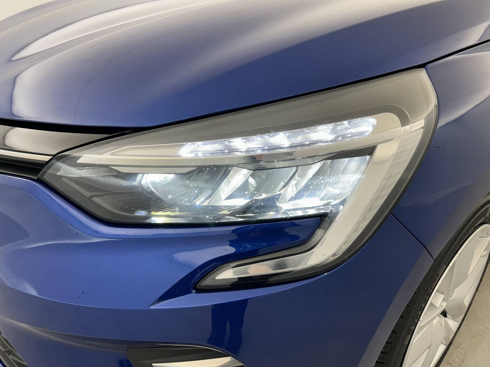 Vente en ligne Renault Clio 5 Clio E-Tech 140 - 21N au prix de 16 350 €